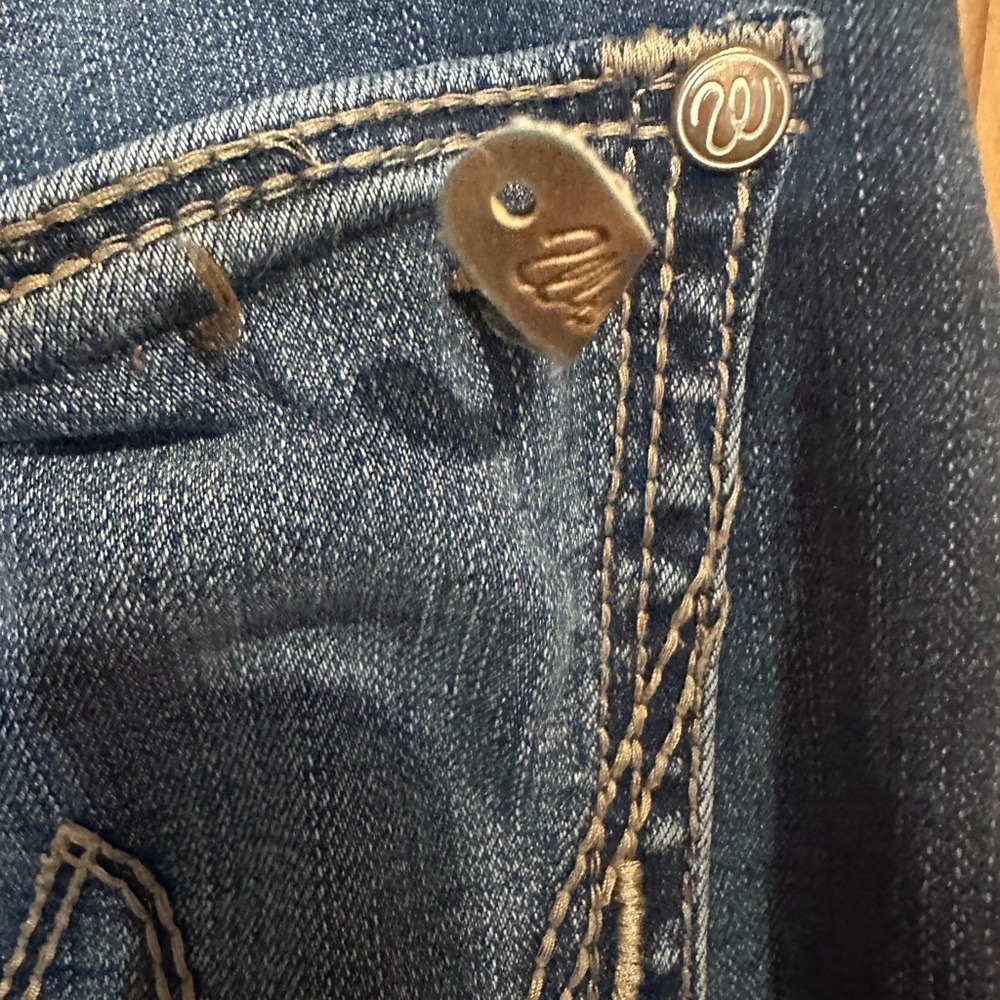 Wrangler Women's Boot Cut Jeans in Medium Blue size 1/2x32 - Picture 5 of 7